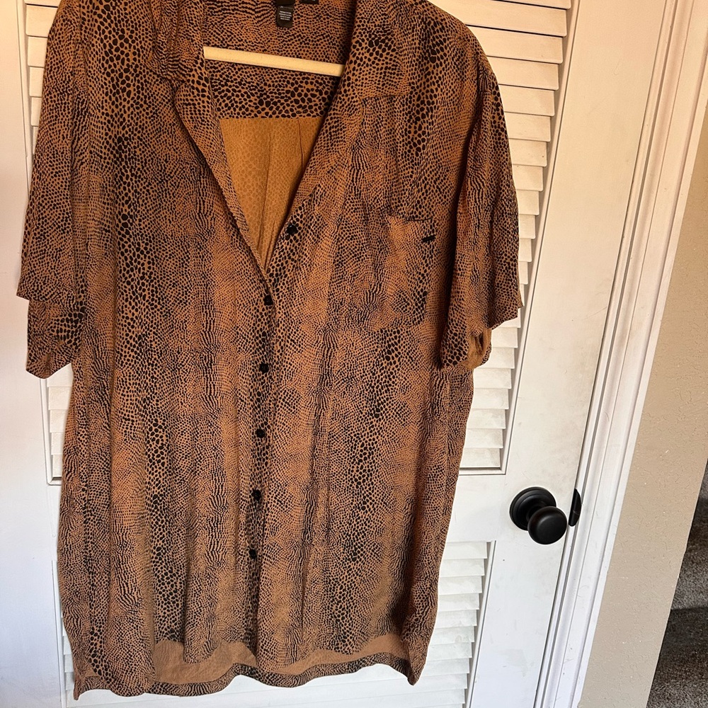 Volcom Tan and Black Patterned Shirt